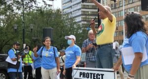 Larry Hamm, fundador del grupo activista People’s Organization for Progress (Organización Popular para el Progreso) de Newark, en una manifestación celebrada en Newark, Nueva Jersey, el 29 de septiembre de 2025, contra ImmigrationOS de Palantir Technologies, que rastrea a las personas que planean auto deportarse y a aquellas que han excedido el plazo de sus visas. Ricardo Kaulessar/NorthJersey.com