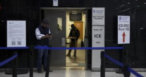 Un área de control de inmigración en uno de los aeropuertos de EEUU. Foto EFE